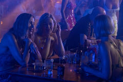 Michelle Monaghan, Carrie Coon, Leslie Bibb in The White Lotus 3x05