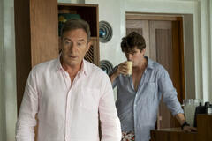 Jason Isaacs, Patrick Schwarzenegger in The White Lotus 3x06