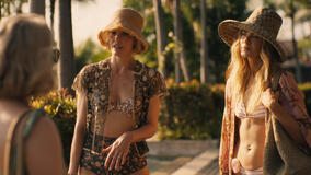 Leslie Bibb, Michelle Monaghan in The White Lotus 3x06