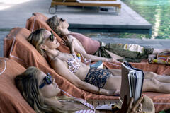 Michelle Monaghan, Leslie Bibb, Carrie Coon in The White Lotus 3x06