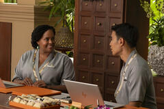 Natasha Rothwell, Dom Hetrakul in The White Lotus 3x06