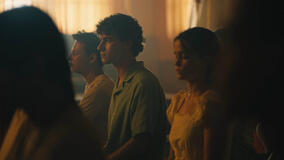 Sam Nivola, Sarah Catherine Hook in The White Lotus 3x06