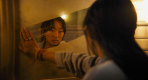 Ji-young Yoo in Until Dawn Fino all'alba - Immagine dal set