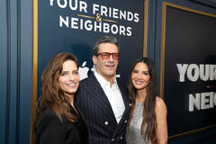 Amanda Peet, Jon Hamm e Olivia Munn all'anteprima mondiale della serie Your Friends & Neighbors presso la Directors Guild of America