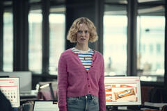 Rosy McEwen in Black Mirror 'Bete Noire' - Immagine dal set