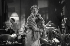 Elaine Claxton in Black Mirror 7 'HotelReverie' - Immagine dal set