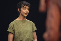 Patsy Ferran in Black Mirror 7 - Immagine dal set