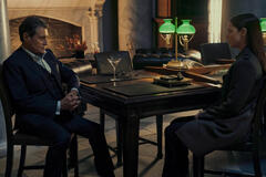 Ian McShane come Winston e Ana de Armas come Eve in Ballerina