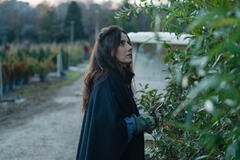 Cecilia Suárez come China Jurado in Il giardiniere 1x01