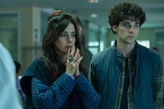 Cecilia Suárez come China Jurado, Álvaro Rico come Elmer in Il giardiniere 1x02