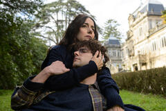 Cecilia Suárez come China Jurado, Álvaro Rico come Elmer in Il giardiniere 1x04