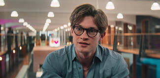 Damian Hardung in Come vendere droga online (in fretta) 4x05 - Immagine dal set