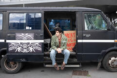 Nicolas Maupas sul set del film L'Amore, in teoria