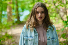 Luna Wedler in La Fossa delle Marianne di Eileen Byrne - Immagine dal set