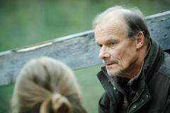 Edgar Selge in La Fossa delle Marianne di Eileen Byrne - Immagine dal set