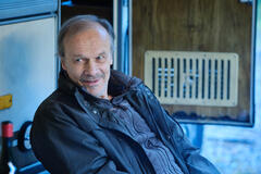 Edgar Selge in La Fossa delle Marianne di Eileen Byrne - Immagine dal set