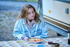 Luna Wedler in La Fossa delle Marianne di Eileen Byrne - Immagine dal set