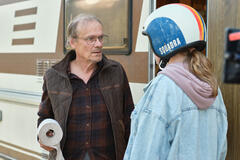 Edgar Selge e Luna Wedler in La Fossa delle Marianne di Eileen Byrne - Immagine dal set