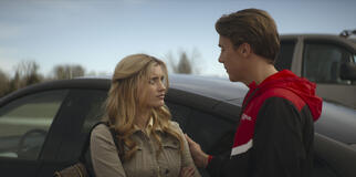 Alicia (Mia Healey), Harris (Josh Macqueen) in Motorheads - Stagione 1 - Immagine dal set