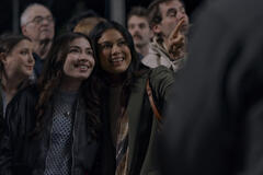 Caitlyn (Melissa Collazo) e Samantha (Nathalie Kelley) in Motorheads - Stagione 1 - Immagine dal set