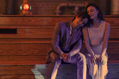 Zac (Michael Cimino) e Samantha (Nathalie Kelley) in Motorheads - Stagione 1 - Immagine dal set