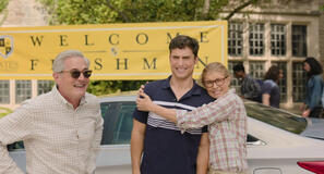 Kyle MacLachlan, Benny (Benito Skinner), Connie Britton in Overcompensating - L'Inganno