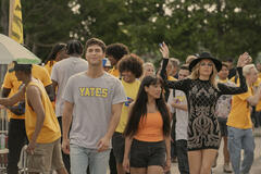 Benny (Benito Skinner), Carmen (Wally Baram), Holmes in Overcompensating - L'Inganno