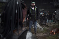 Dan Trachtenberg sul set di Predator Badlands