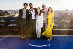 Lorenzo de Moor, Michele Morrone, Elena Sofia Ricci, Paul Feig, Laura Fischer a Roma per il photocall del film un altro piccolo favore