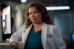 Justina Machado come Dr. Natalie Cruz in Pulse 1x04