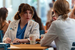 (S-D) Jessy Yates come Harper Simms e Willa Fitzgerald come Danny Simms in Pulse 1x05