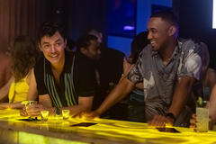 (S-D) Jack Bannon come Tom Cole e Jessie T. Usher come Sam Elijah in Pulse 1x05