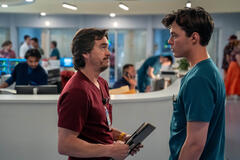 (S-D) Arturo Del Puerto come Luis Dominguez e Jack Bannon come Tom Cole in Pulse 1x07