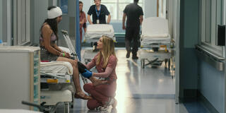 Jessica Rothe come Cass Himmelstein in Pulse 1x10