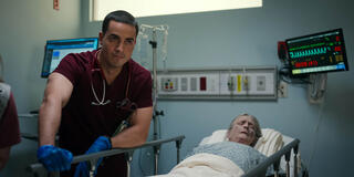 Santiago Segura come Gabriel Moreno in Pulse 1x05