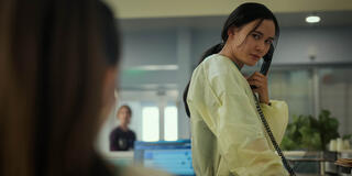 Chelsea Muirhead come Sophie Chan in Pulse 1x06