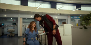 (S-D) Jessy Yates come Harper Simms e Arturo Del Puerto come Luis Dominguez in Pulse 1x08