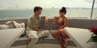 (S-D) Jack Bannon come Tom Cole e Karina Palacio come Olivia in Pulse 1x08