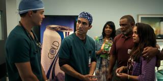 (S-D) Jack Bannon come Tom Cole e Néstor Carbonell come Dr. Ruben Soriano in Pulse 1x09