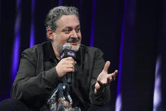 Dave Filoni al 20esimo anniversario di Lucasfilm Animation sul palco Celebration durante il primo giorno della Star Wars Celebration Japan 2025 - 18 aprile 2025