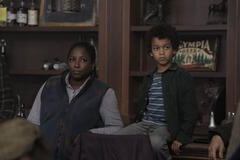 Rutina Wesley, Ezra Agbonkhese in The Last of Us 2x02