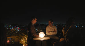 Ike Barinholtz e Seth Rogen in The Studio 1x04