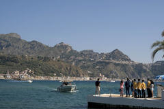 Adam DiMarco, Michael Imperioli, F. Murray Abraham, Sabrina Impacciatore, Federico Ferrante in The White Lotus 2x01