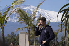 Theo James in The White Lotus 2x02