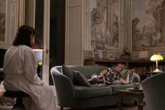 Aubrey Plaza, Meghann Fahy in The White Lotus 2x03