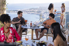 Theo James, Will Sharpe in The White Lotus 2x03