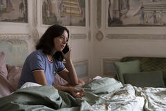 Aubrey Plaza in The White Lotus 2x04