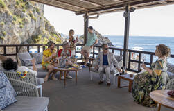 Francesco Zecca, Paolo Camilli, Bruno Gouery, Haley Lu Richardson, Leo Woodall, Tom Hollander, Jennifer Coolidge in The White Lotus 2x04