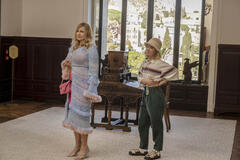 Jennifer Coolidge, Haley Lu Richardson in The White Lotus 2x04