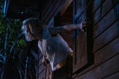 Carrie Coon in The White Lotus 3x07